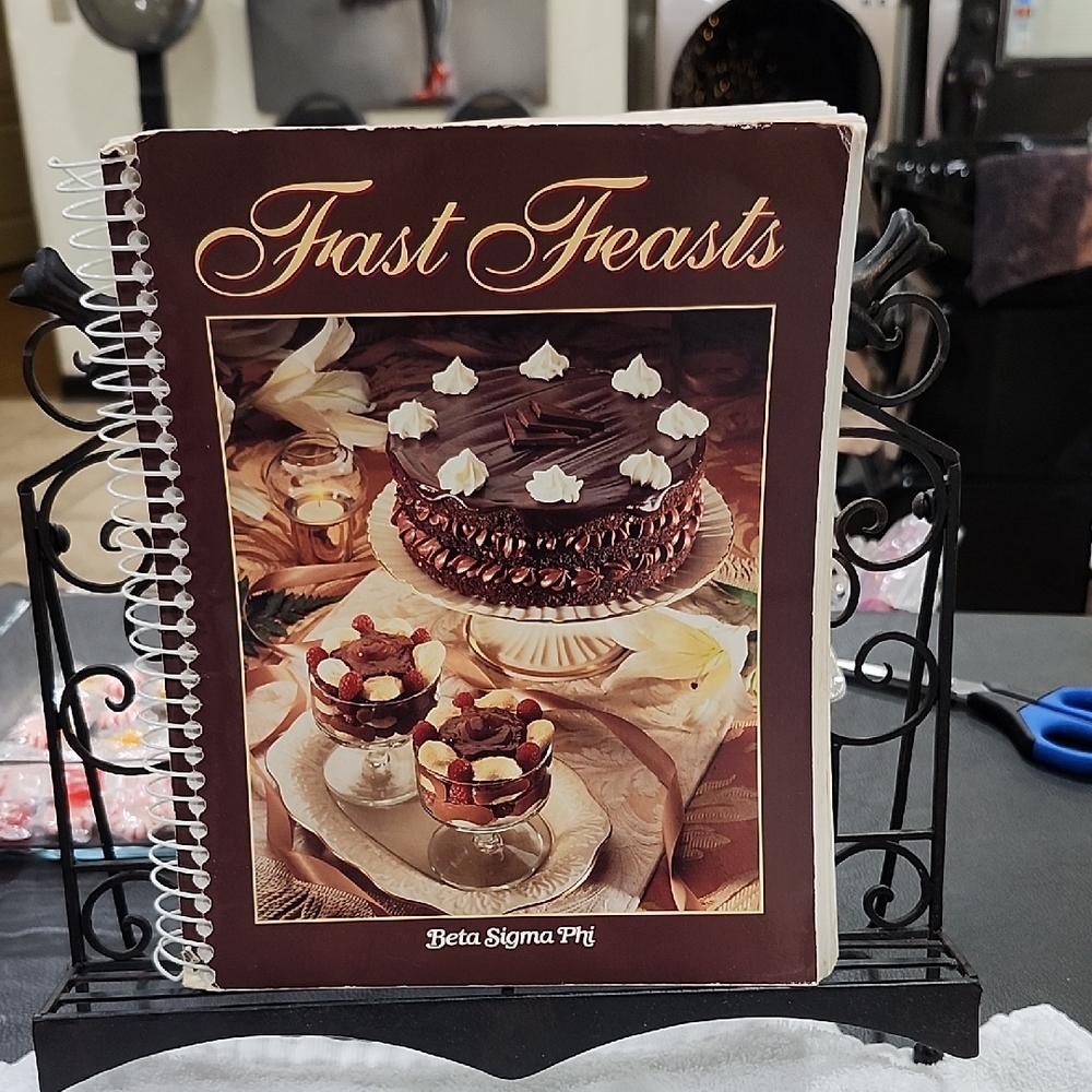 VINTAGE 1997 "FAST FEASTS" BETA SIGMA PHI COOKBOOK
